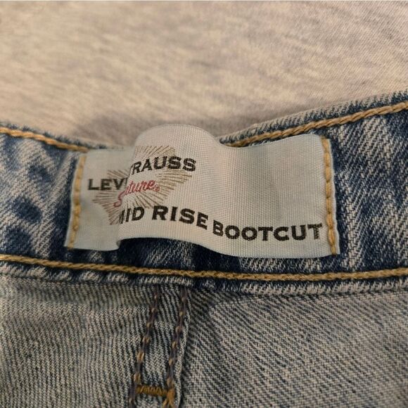 Levi's Vintage Light Wash Mid Rise Bootcut Jeans - Picture 5 of 6